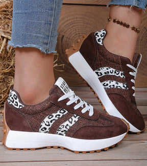 Bequeme Sneakers mit ergonomischer Plattform