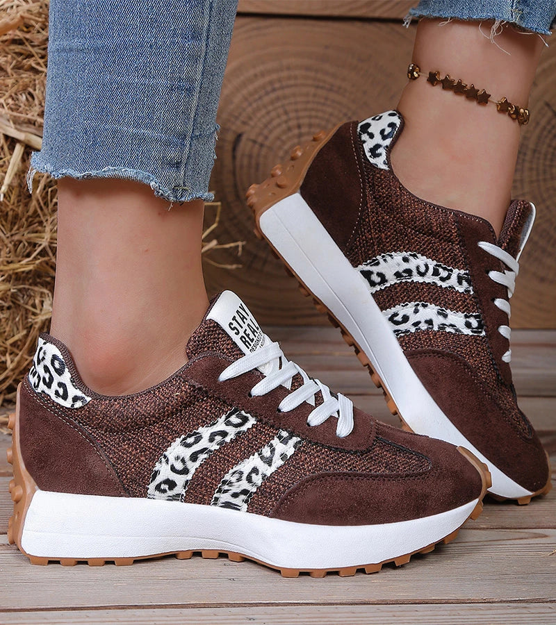 Bequeme Sneakers mit ergonomischer Plattform