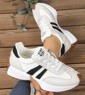 Bequeme Sneakers mit ergonomischer Plattform