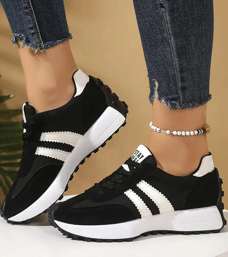 Bequeme Sneakers mit ergonomischer Plattform