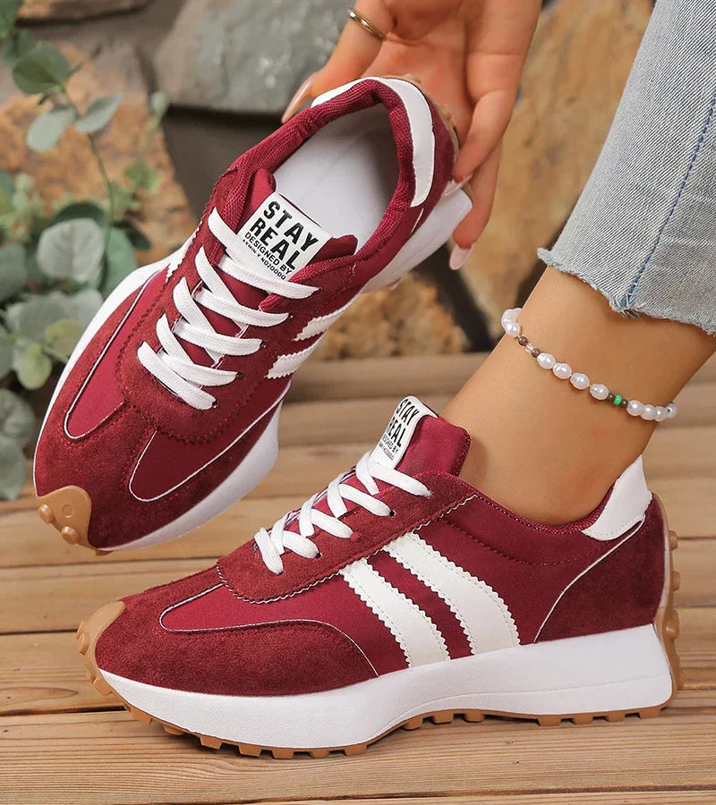 Bequeme Sneakers mit ergonomischer Plattform