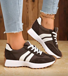 Bequeme Sneakers mit ergonomischer Plattform