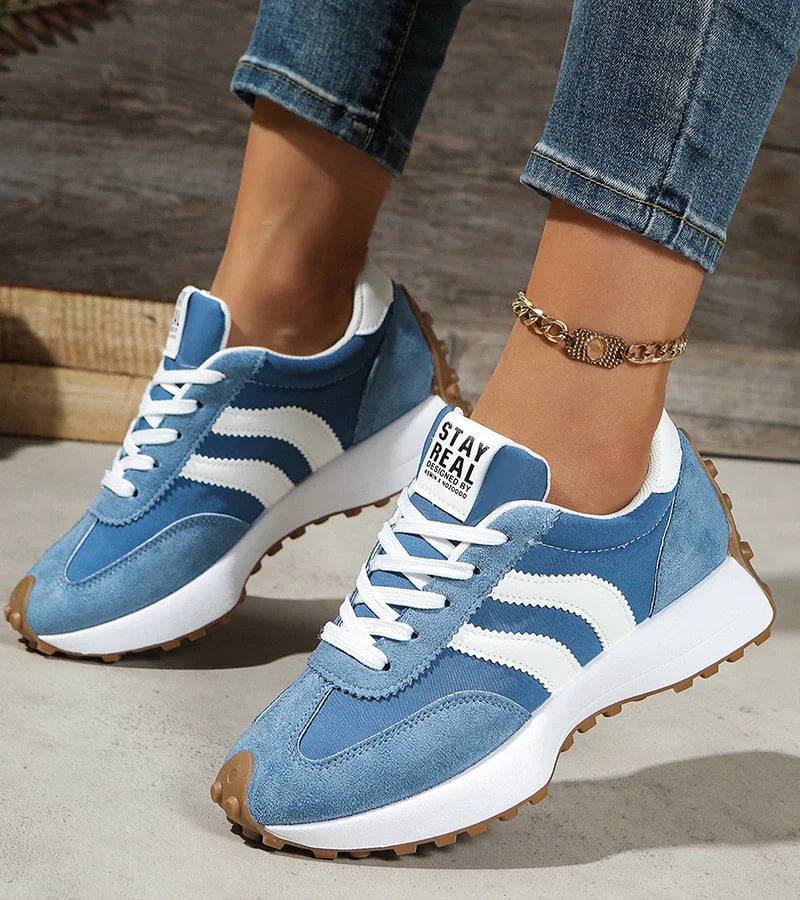 Bequeme Sneakers mit ergonomischer Plattform
