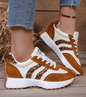Bequeme Sneakers mit ergonomischer Plattform