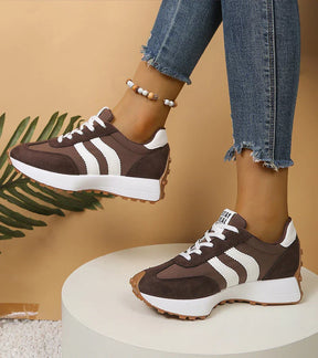 Bequeme Sneakers mit ergonomischer Plattform